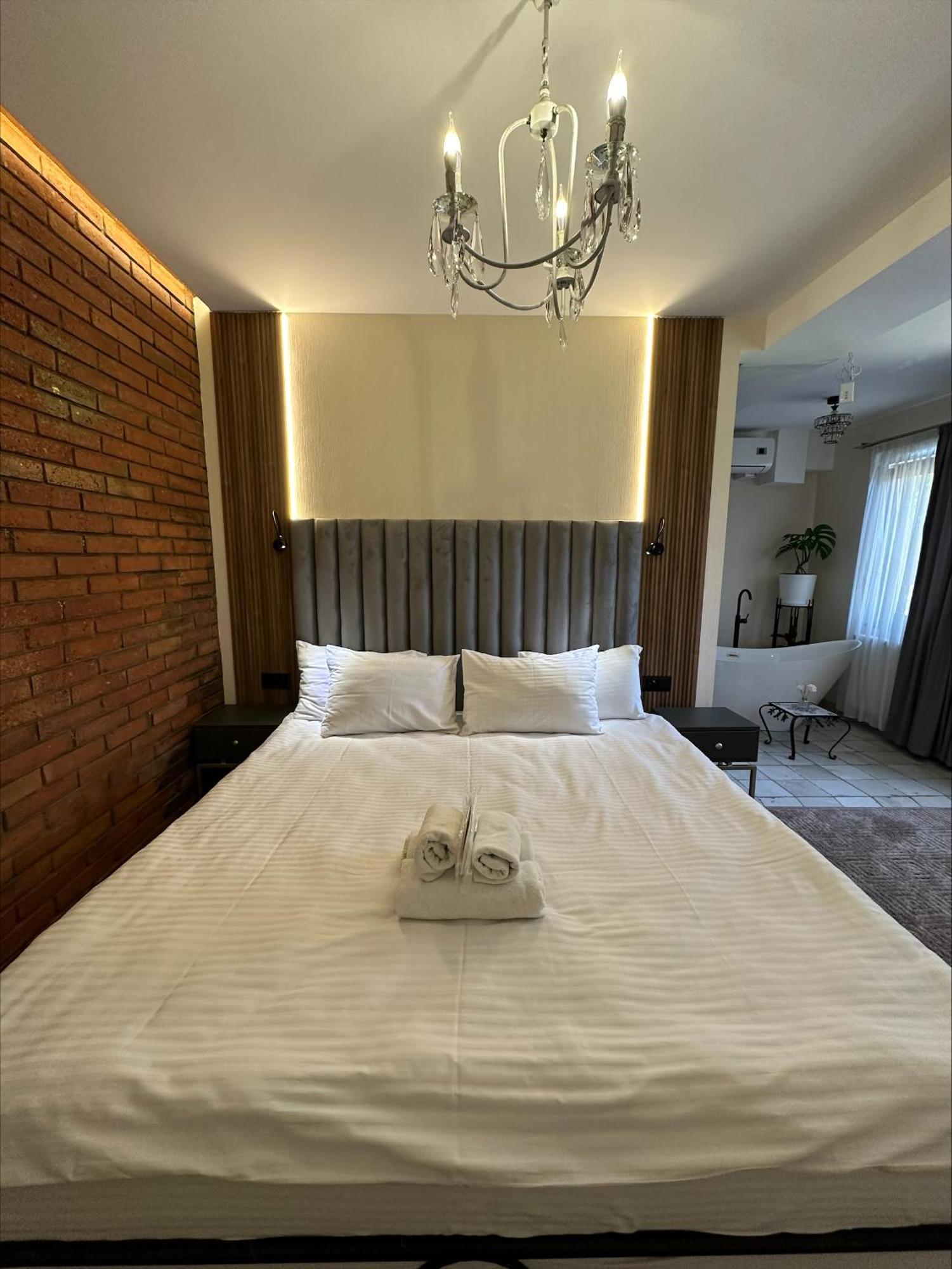 Wine Hills Hotell Tbilisi Exteriör bild